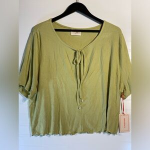 Women’s size 4X jersey top by LOVEFOOL infun green with key hole and lettuce hem